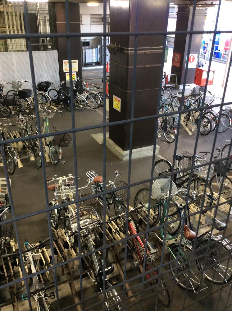 多摩センター駅からボディケア前田までの道案内、駐輪場